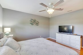 8 Mi to Fort Myers Beach: Poolside Paradise!