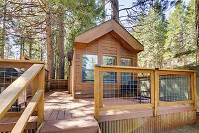 Near Lake Almanor & Golf: Cozy Cabin!