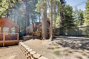 Near Lake Almanor & Golf: Cozy Cabin!