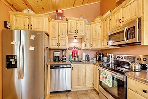 Lakefront Family Cabin w/ Views in Medford