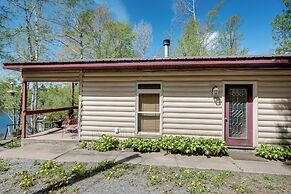 Lakefront Family Cabin w/ Views in Medford
