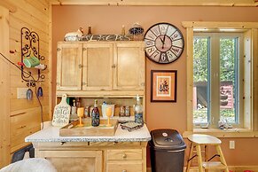 Lakefront Family Cabin w/ Views in Medford