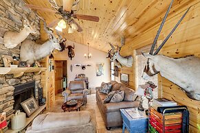 Lakefront Family Cabin w/ Views in Medford