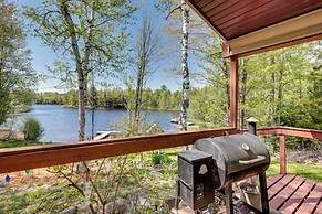 Lakefront Family Cabin w/ Views in Medford