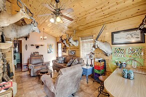 Lakefront Family Cabin w/ Views in Medford