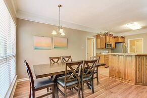 11 Mi to Dtwn Little Rock: Home w/ Large Deck!