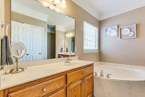 11 Mi to Dtwn Little Rock: Home w/ Large Deck!