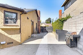 4 Mi to Sofi Stadium: Pet-friendly LA Area Home