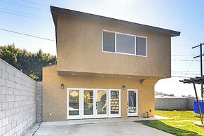 4 Mi to Sofi Stadium: Pet-friendly LA Area Home