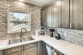 4 Mi to Sofi Stadium: Pet-friendly LA Area Home