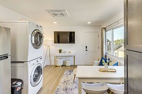 4 Mi to Sofi Stadium: Pet-friendly LA Area Home