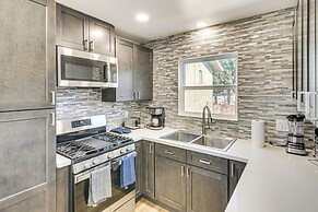 4 Mi to Sofi Stadium: Pet-friendly LA Area Home