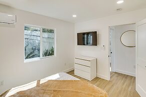 4 Mi to Sofi Stadium: Pet-friendly LA Area Home