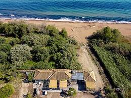 Beach House Steps Away From the sea