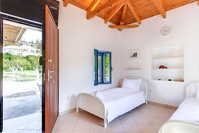 Beach House Steps Away From the sea