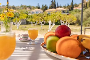Beach House Steps Away From the sea