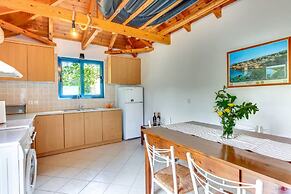 Beach House Steps Away From the sea