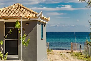 Beach House Steps Away From the sea