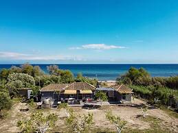 Beach House Steps Away From the sea