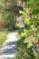 Beach House Steps Away From the sea