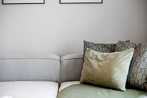 Bask - Chic 2 Bedroom Apt in Athens