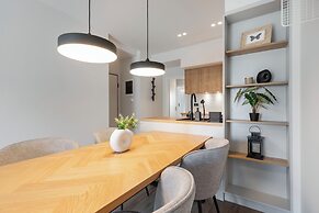 Bask - Chic 2 Bedroom Apt in Athens