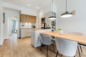 Bask - Chic 2 Bedroom Apt in Athens