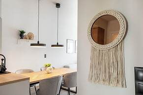Bask - Chic 2 Bedroom Apt in Athens