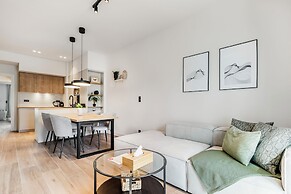 Bask - Chic 2 Bedroom Apt in Athens
