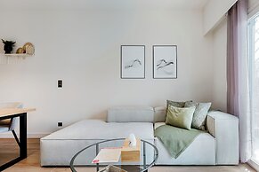 Bask - Chic 2 Bedroom Apt in Athens