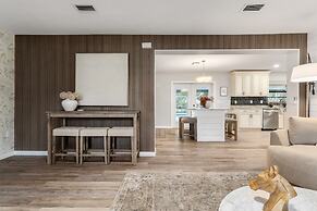 Designer Pet-friendly Retreat With Heated Pool 5 Bedroom Home