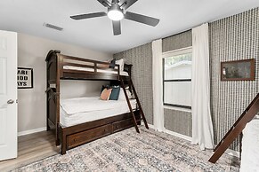 Designer Pet-friendly Retreat With Heated Pool 5 Bedroom Home