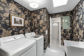 Designer Pet-friendly Retreat With Heated Pool 5 Bedroom Home