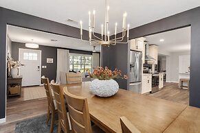 Designer Pet-friendly Retreat With Heated Pool 5 Bedroom Home
