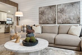 Designer Pet-friendly Retreat With Heated Pool 5 Bedroom Home