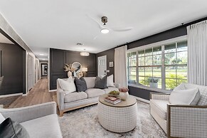 Designer Pet-friendly Retreat With Heated Pool 5 Bedroom Home