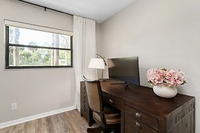 Designer Pet-friendly Retreat With Heated Pool 5 Bedroom Home