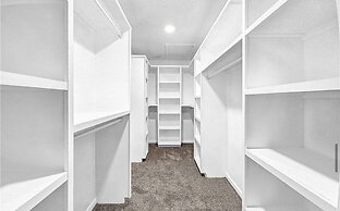 Designer Pet-friendly Retreat With Heated Pool 5 Bedroom Home