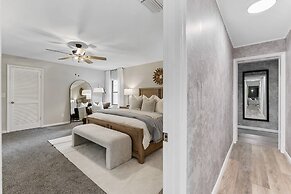 Designer Pet-friendly Retreat With Heated Pool 5 Bedroom Home