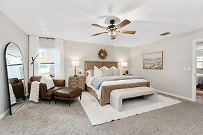 Designer Pet-friendly Retreat With Heated Pool 5 Bedroom Home