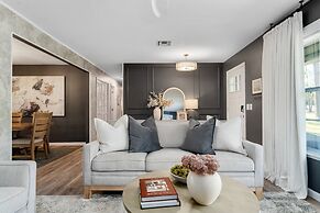 Designer Pet-friendly Retreat With Heated Pool 5 Bedroom Home