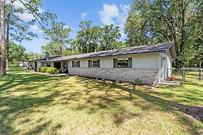 Designer Pet-friendly Retreat With Heated Pool 5 Bedroom Home