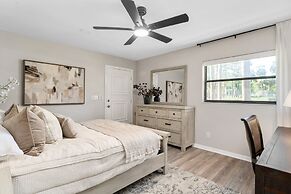 Designer Pet-friendly Retreat With Heated Pool 5 Bedroom Home