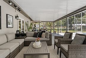 Designer Pet-friendly Retreat With Heated Pool 5 Bedroom Home