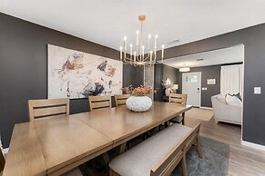 Designer Pet-friendly Retreat With Heated Pool 5 Bedroom Home