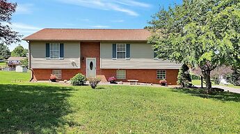 Smoky Mtn Retro 4 Bedroom Home
