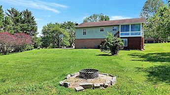 Smoky Mtn Retro 4 Bedroom Home