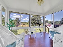 Smoky Mtn Retro 4 Bedroom Home