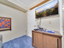 Smoky Mtn Retro 4 Bedroom Home