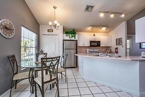 Beautiful Waterfront Home Close To Disney!large Spacious Layout, Pool 